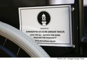 ahmadiyya-donates-to-community-chest-fund-3