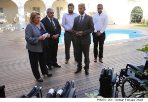 ahmadiyya-donates-to-community-chest-fund-4